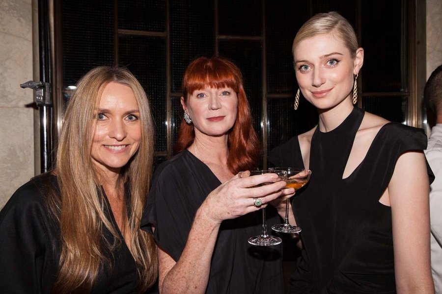 Elizabeth Debicki Parents: Elizabeth Debicki With Her Mother (Source: X)