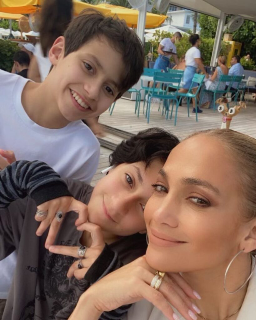 Emme Muniz Boyfriend: Jennifer Lopez With Emme Muniz And Max 