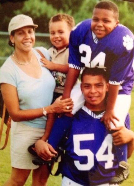 Cameron Heyward Pictured With His Mother, Charlotte And Siblings