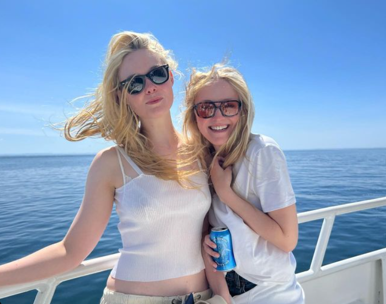 Dakota Fanning Ethnicity: Dakota Fanning With Her Younger Sister Elle Fanning