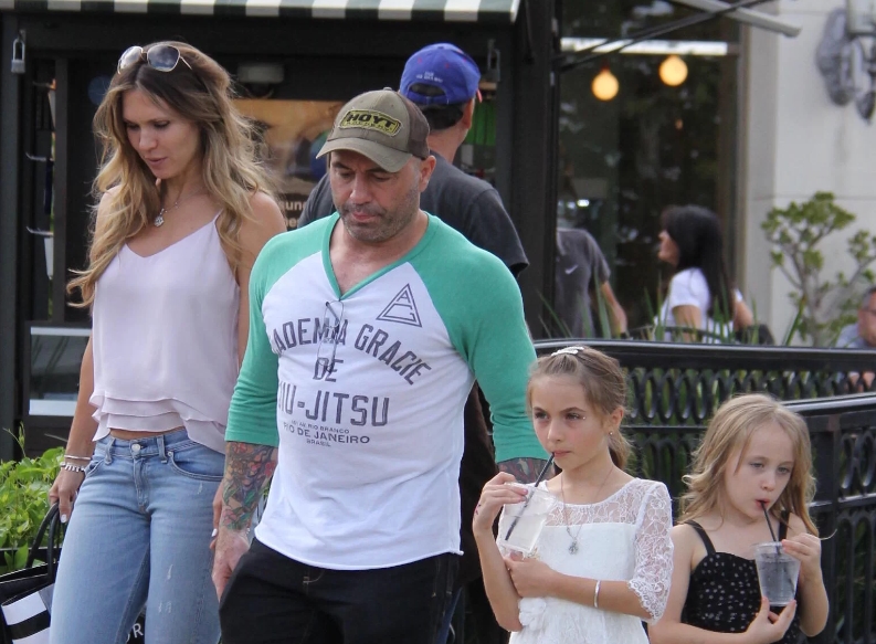 Jessica Ditzel Spotted With Her Husband And Their Two Kids