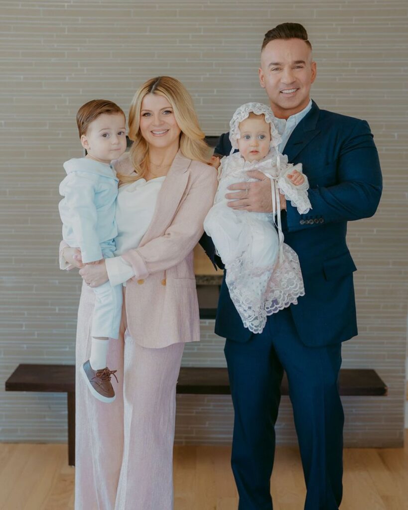 Lauren Pesce With Her Husband And Kids