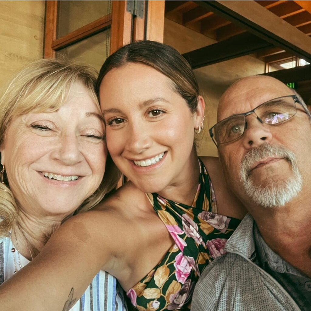 Ashley Tisdale Parents Father Mike And Mother Lisa Morris Tisdale