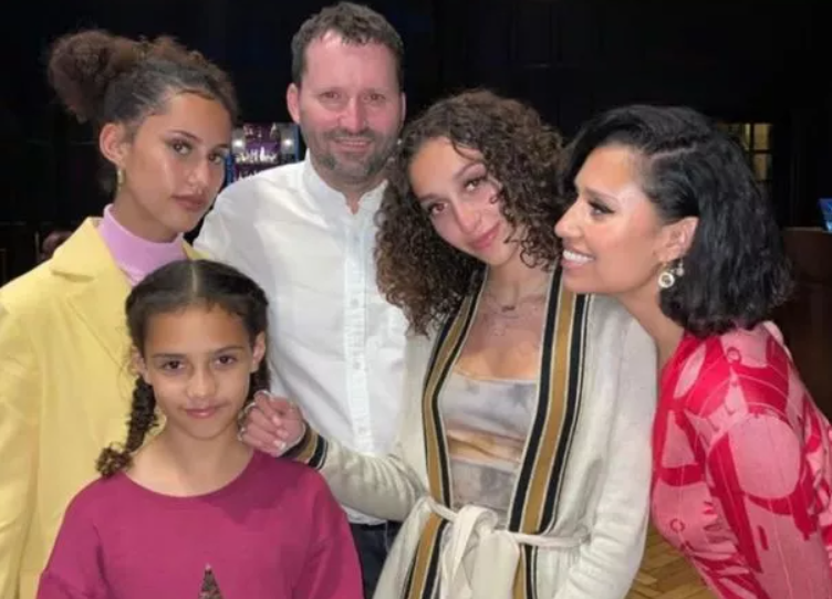 Raye Parents: Raye With Her Sisters And Father